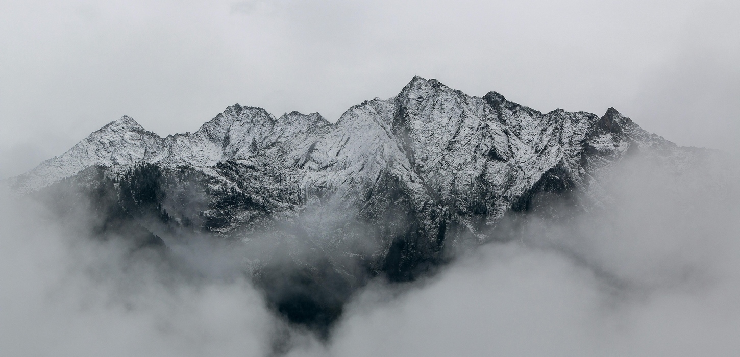 <span style=color:#FFFF99;>Évkezdő akció:</span> Február 10.-ig minden fehér műanyag párkányhoz ajándék végzárót adunk